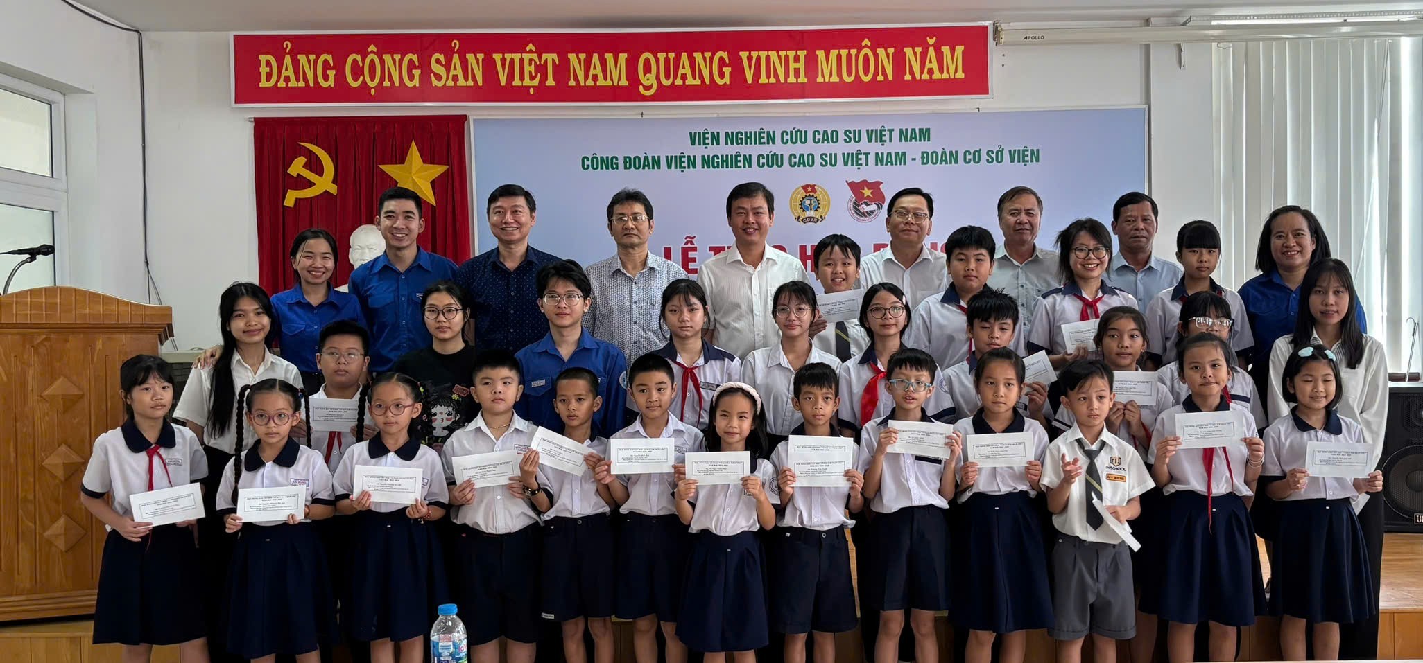 Đoàn Cơ sở Viện Nghiên cứu Cao su Việt Nam, lan tỏa yêu thương từ Quỹ học bổng “Vì đàn em thân yêu” – khen thưởng học sinh, sinh viên năm học 2024–2025